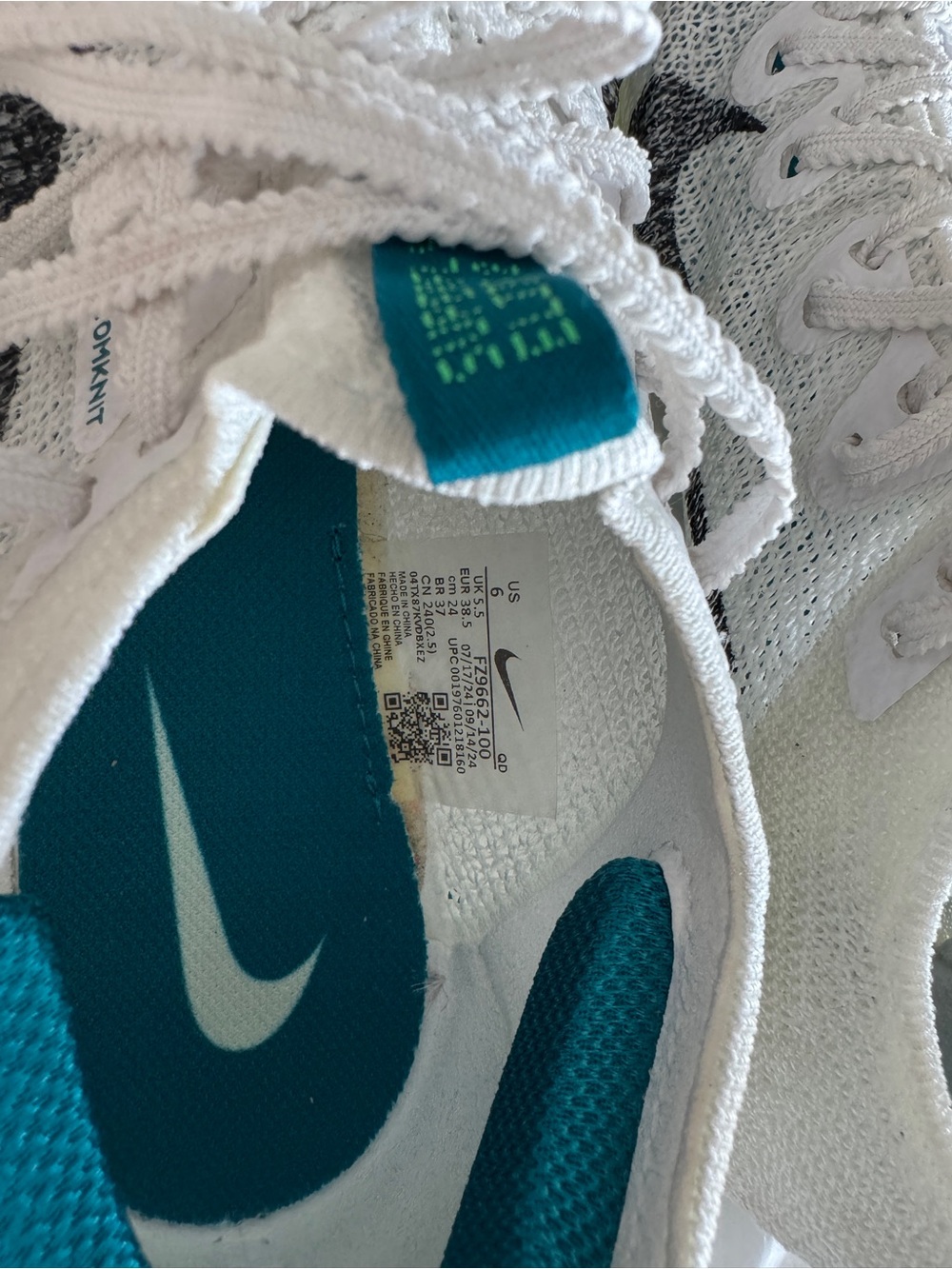 Nike White and Teal Flyknit Running Track Shoes with Black Swoosh spikes - Picture 2 of 13
